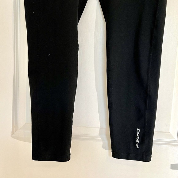 Brooks Size XL Yoga Exercise Pants Solid Black Mid Rise Fitted Capris ~ Read - Picture 3 of 9